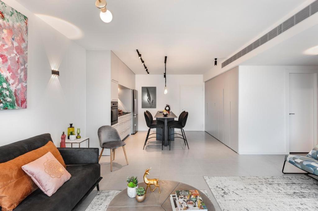 Yefet - By Beach Apartments Tlv เทลอาวีฟ ภายนอก รูปภาพ